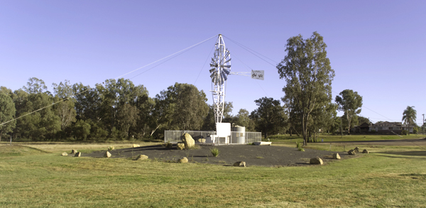 Pivoting windmill